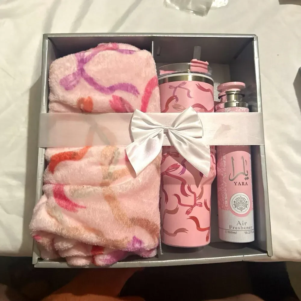 Yara Women’s Pink Gift Set Air Freshener 300ml with Floral Blanket